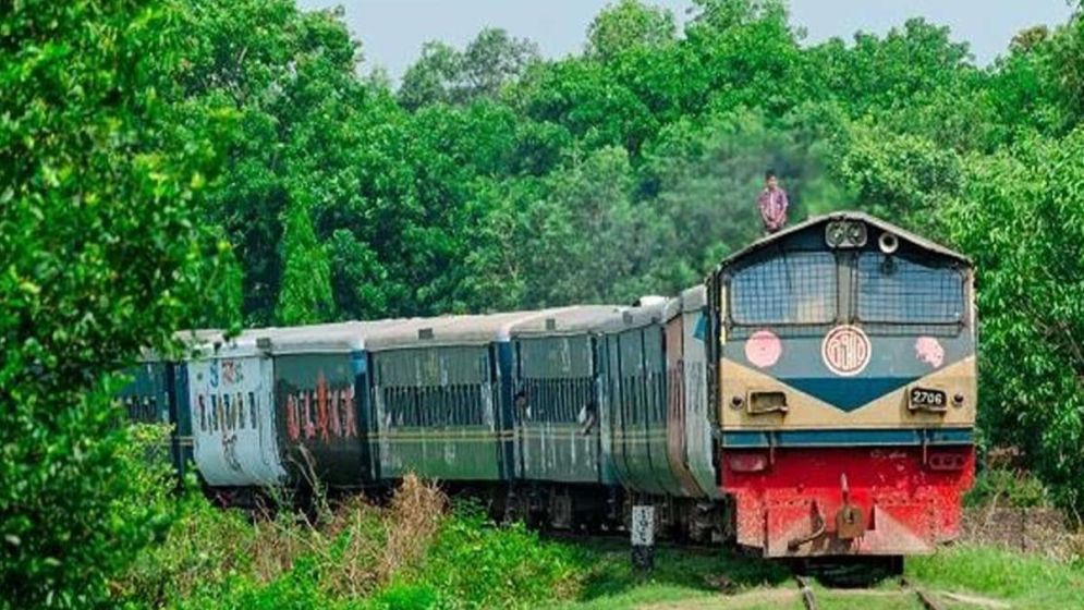 চবির শাটল ট্রেনে বস্তায় মিলল নবজাতকের মরদেহ