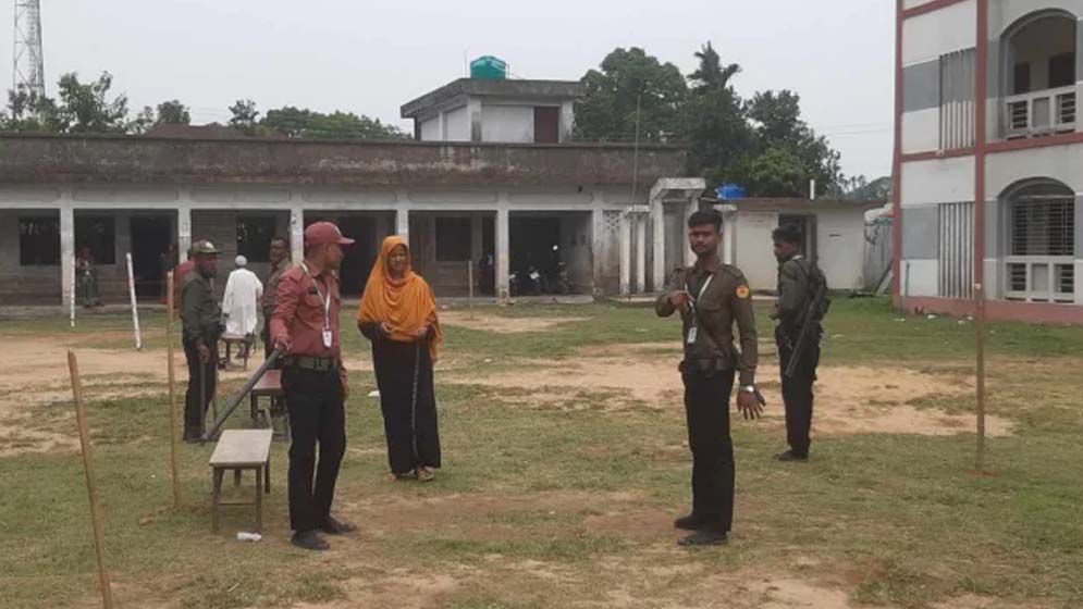 নানান বিশৃঙ্খলার মধ্য দিয়ে শেষ উপজেলার প্রথম ধাপের ভোট