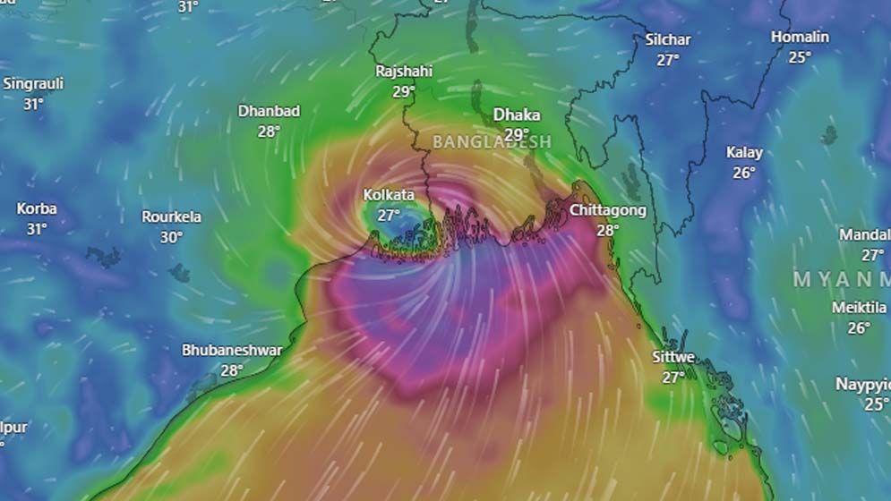 উপকূলে ১৩০ কি.মি গতিতে আছড়ে পড়বে, কর্মকর্তা-কর্মচারীদের ছুটি বাতিল