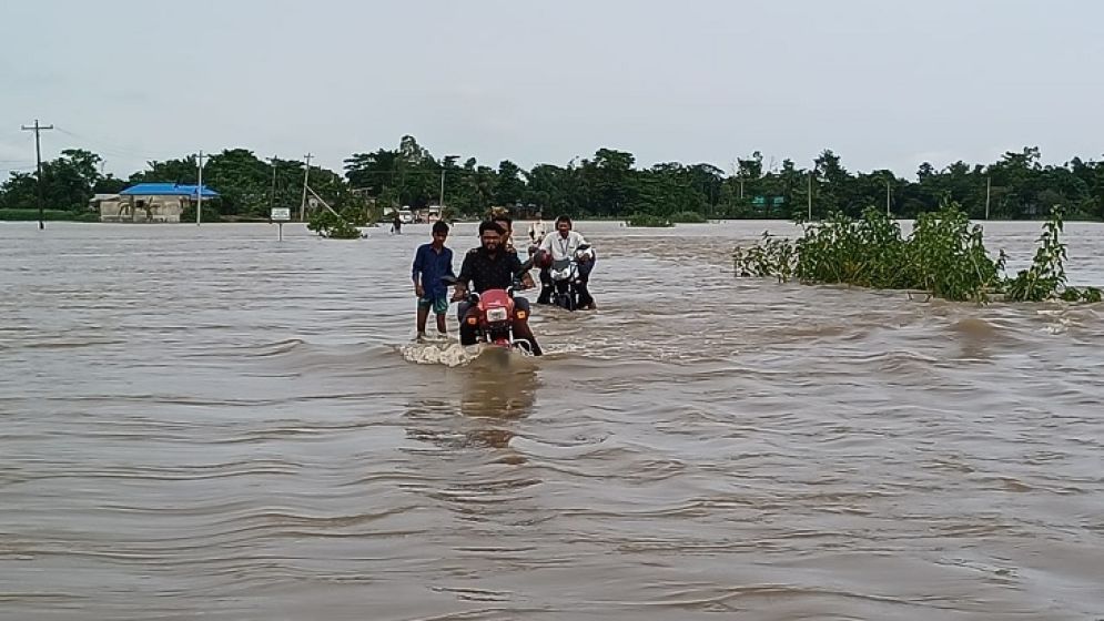 সুনামগঞ্জ শহরের সঙ্গে তাহিরপুরের যোগাযোগ বিচ্ছিন্ন