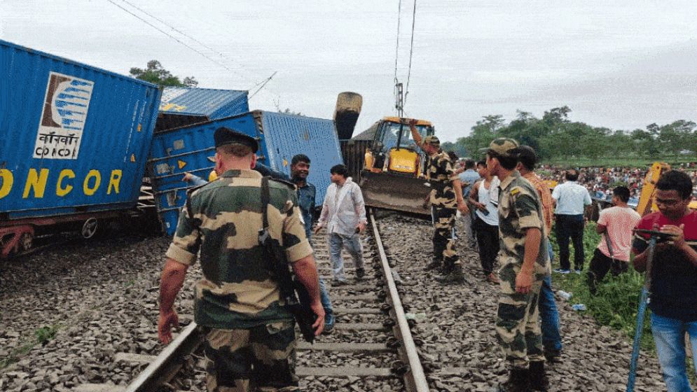 দার্জিলিংয়ে দুই ট্রেনের সংঘর্ষে ৯ জনের মৃত্যু