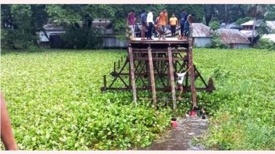 বরগুনায় সেতু ভেঙে বরযাত্রীর মাইক্রোবাস খালে, নিহত ১০