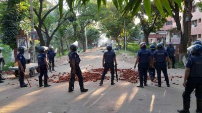 জাবিতে শিক্ষার্থীদের ওপর পুলিশের গুলি, আহত ৮০