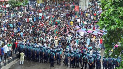 কোটা বাতিলের দাবিতে ফের শাহবাগ অবরোধ, যান চলাচল বন্ধ