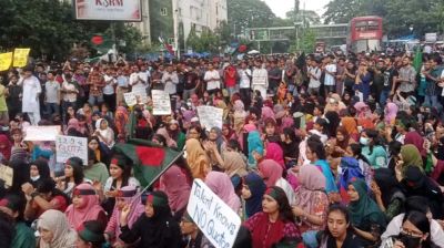 বাংলা ব্লকেডে হামলার বিচারের দাবিতে শাহবাগ মোড় অবরোধ