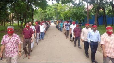 মুখে লাল কাপড় বেঁধে জাবির শিক্ষক-শিক্ষার্থীদের মৌন মিছিল