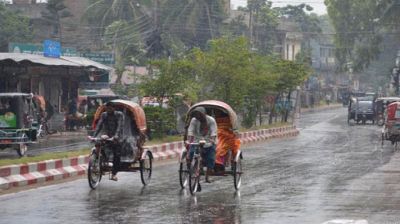 বৃষ্টির মধ্যেও ভালো নেই ঢাকার বাতাস