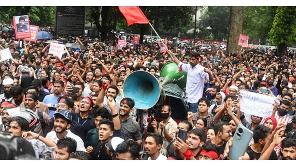 আন্দোলনকারীদের প্রস্তাবিত অন্তর্বর্তীকালীন জাতীয় সরকারের কাছেই ক্ষমতা হস্তান্তরের দাবি