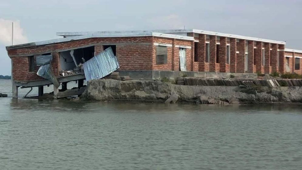 যমুনার স্রোতে ধসে গেল মুজিব কিল্লা