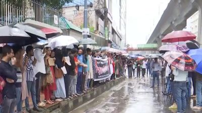 ছাত্রদের সঙ্গে বিক্ষুব্ধ কবি-লেখক সমাজের একাত্মতা প্রকাশ