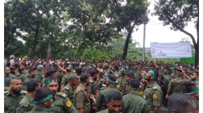 সাবেক ডিজি আমিনুল হকের উসকানিতে অঙ্গীভূত আনসার সদস্যদের বিশৃঙ্খলা!