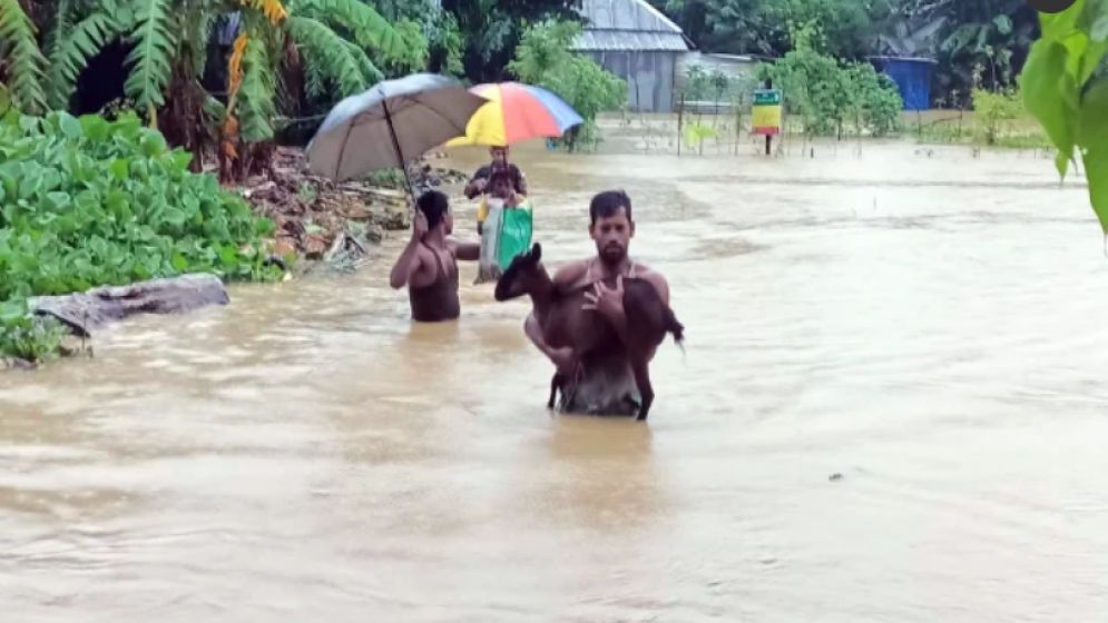 বিপৎসীমার উপরে কুমিল্লার গোমতী, ঝুঁকিতে বাঁধ