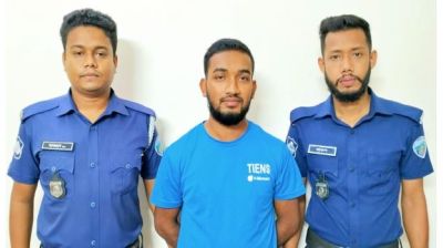 কক্সবাজারে নারী পর্যটকদের হেনস্তাকারী ফারুকুল গ্রেপ্তার