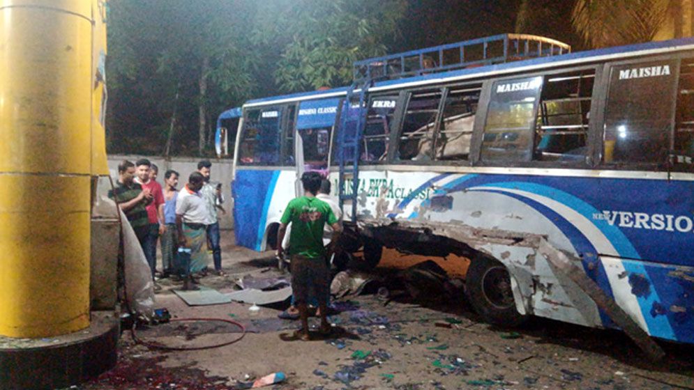 বাসে গ্যাস নিতে গিয়ে সিলিন্ডার বিস্ফোরণ, নিহত ৩