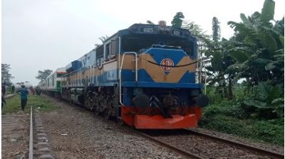 ১১ ঘণ্টা পর খুলনার সঙ্গে সারাদেশের রেল যোগাযোগ স্বাভাবিক