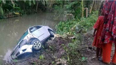 প্রাইভেট কার নিয়ন্ত্রণ হারিয়ে খালে, শিশুসহ নিহত ৮