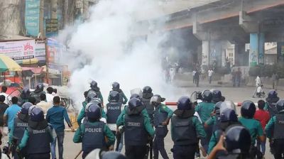 জুরাইনে পুলিশ-অটোরিকশা চালকদের পাল্টাপাল্টি ধাওয়া, ট্রেন চলাচল বন্ধ