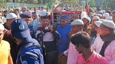 হাতকড়া নিয়েই মায়ের মরদেহ বইলেন যুবলীগ নেতা