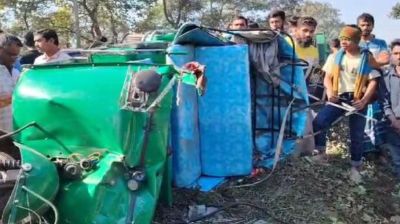 ভৈরবে কাভার্ডভ্যানের চাপায় অটোরিকশার ৫ আরোহী নিহত