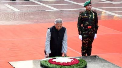 শহীদ বুদ্ধিজীবী স্মৃতিসৌধে প্রধান উপদেষ্টার শ্রদ্ধা