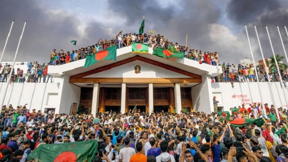 হাসিনার পতনের পর সেনানিবাসে আশ্রয় নেওয়া কয়েকজনের পরিচয়