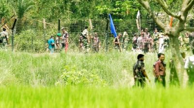 বিজিবির বাধায় বন্ধ হলো বিএসএফের কাঁটাতারের বেড়া নির্মাণ