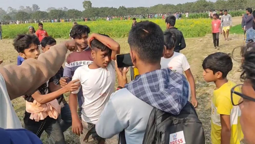 চাঁপাইনবাবগঞ্জ সীমান্তে বাংলাদেশিদের সঙ্গে ভারতীয়দের সংঘর্ষ, আহত ২