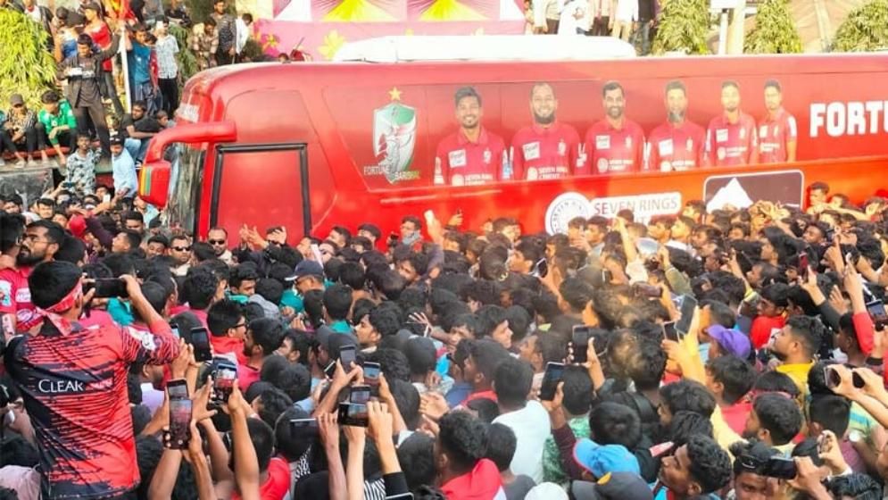 বরিশালে বিপিএল শিরোপা উৎসবে ভাঙচুর, অর্ধশতাধিক আহত