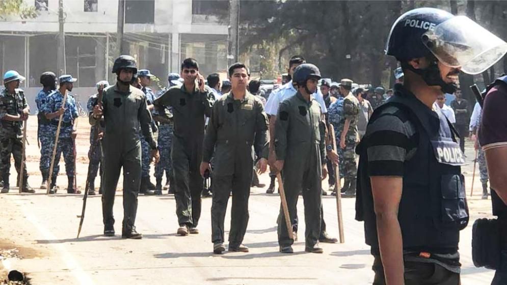 কক্সবাজার বিমান ঘাঁটিতে দুর্বৃত্তদের হামলা, সংঘর্ষে একজন নিহত