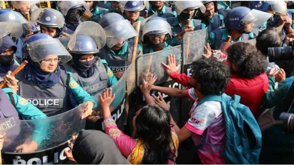 উপদেষ্টার পদত্যাগ দাবিতে স্বরাষ্ট্র মন্ত্রণালয় অভিমুখে পদযাত্রা বাধার মুখে